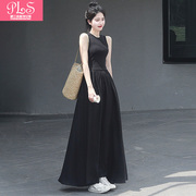 黑色显瘦，韩版收腰，气质长裙
