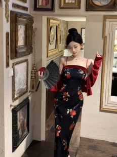 新中式国风玫瑰红色丝绒拼接吊带，连衣裙秋复古性感女人味包臀长裙