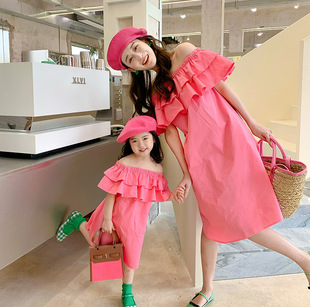 母女装亲子连衣裙韩版女童双层荷叶边一字领露肩公主裙粉色度假风