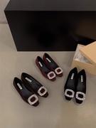 GG。香港法式方头水钻单鞋女春季2024年粗跟复古气质绒面红色