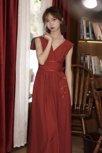 喵吉复古法式v领无袖收腰背心，裙渡假裙小个子红色连衣裙长裙女夏