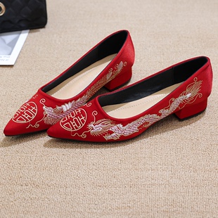 中式婚鞋女秀禾刺绣中国风新娘鞋尖头粗跟喜庆红结婚鞋高跟单鞋子