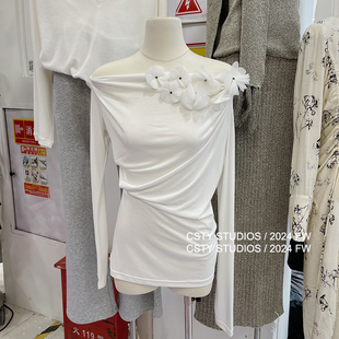 小众设计感白色月光韩系纯欲小衫，一字肩花朵，领口长袖上衣女t恤潮