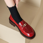 女鞋2024春季英伦圆头厚底，酒红色漆皮鞋子，一脚蹬深口女士单鞋