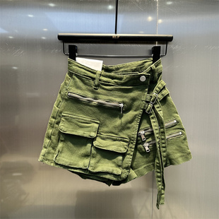 军绿色牛仔裤裙2024年夏季洋气，时尚包包口袋拉链装饰弹力短裤