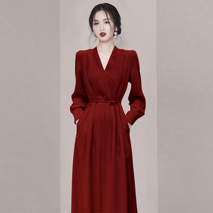 qir高级感红色连衣裙女2024春装，法式气质敬酒服v领长袖礼服裙