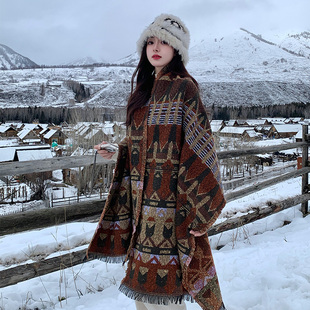 新疆川藏旅行拍照民族风披肩女哈尔滨旅游保暖装备雪山围巾女冬季