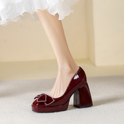 小个子蝴蝶结方头高跟鞋女粗跟红色中式婚鞋新娘春季法式漆皮单鞋