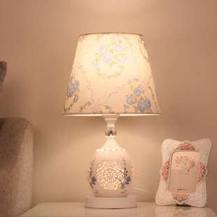 欧式陶瓷台灯现代简约卧室床头灯，喂奶客厅书房，个性创意浪漫调光灯