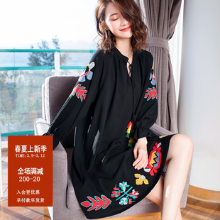 新中式春装大码国风喇叭袖刺绣v领时髦减龄雪纺连衣裙度假民族风