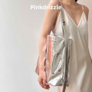 pinkdrizzle设计师银月单肩手拿斜挎包，牛皮可拆卸腋下包24年