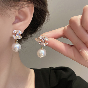 锆石珍珠耳环女法式轻奢小众耳钉高级感2023银针时尚耳饰
