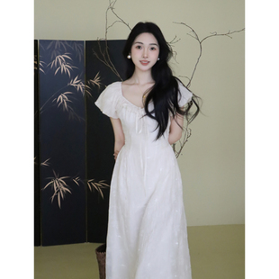 tyang贰羊设计白茶国风新中式，刺绣米白色，v领泡泡袖连衣裙女夏