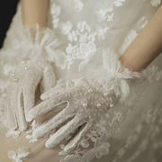 新娘韩式白色蕾丝花朵轻纱手套优雅赫本婚纱结婚礼服影楼短款珍珠