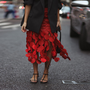 设计感不规则圆片流苏红色半身裙法式气质高腰镂空修身包臀一步裙