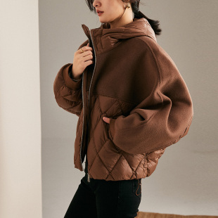 秋冬2022咖色短款羽绒服，女连帽蝙蝠袖高端毛呢拼接轻薄短外套