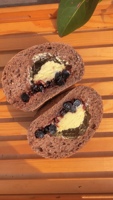 巧克力乳酪双莓欧包180g561大卡枚全麦，奶酪蓝莓蔓越莓巧克力