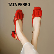 tataperko联名女鞋红色复古网纱包头单鞋女粗跟绒面方头后空凉鞋