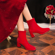 婚靴红色绒面婚鞋搭配秀禾服结婚新娘敬酒礼服，粗跟高跟马丁靴
