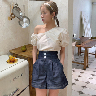 韩国chic夏季小众斜领不规则衬衫，+高腰两粒扣绑带蝴蝶结牛仔短裤