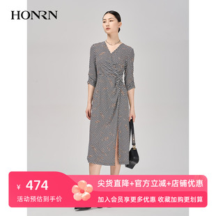 HONRN/红人V领圆点印花收腰打结侧开叉显瘦连衣裙女春秋HI39OL543