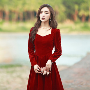 秋冬季内搭裙子法式复古气质，高级感红色长袖，金丝绒打底连衣裙礼服