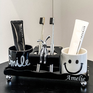 卫生间创意陶瓷漱口杯家用可爱简约刷牙杯洗漱杯子情侣套装置物架