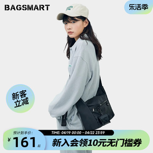 bagsmart斜挎包通勤包包男生小众，背包女运动单肩包挎包男士邮差包