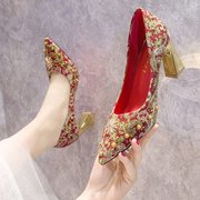 2022年红色尖头高跟鞋搭扣新娘鞋结婚秀禾鞋平时可穿中式婚鞋