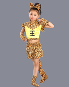 大王叫我来巡山演出小猫，儿童表演服装糖果，屋里的小老虎蓬蓬裙舞蹈