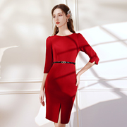 红色连衣裙秋冬简约一字领高级感职业，气质显瘦开叉包臀中长裙