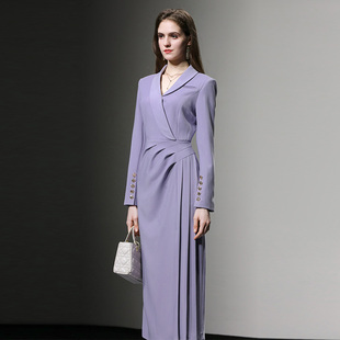 2024春季时尚通勤气质，不对称设计收腰压褶，开衩紫色中长西装裙