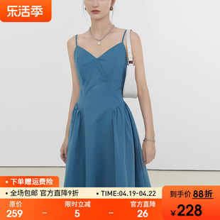 范洛2024夏季法式v领吊带连衣裙女收腰，设计感小众气质小裙子
