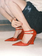 包头凉鞋红色尖头坡跟，高跟鞋女2024春豹纹时装，性感玛丽珍单鞋