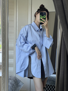 女装衣依阿玛施2024春秋，时尚韩版设计感小众盐系蓝色显瘦衬衣
