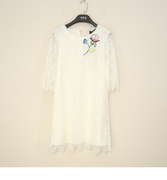 夏款 台湾品牌 伽* 白色直筒文静优雅蕾丝刺绣中袖连衣裙 H87196E