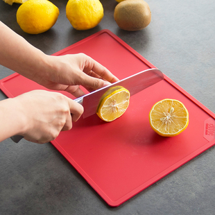 日本进口创意可折叠弯曲菜板家用防溢水果，蔬菜双面砧板耐高温案板
