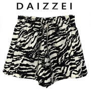 daizzei~夏季设计感松紧腰系带，斑马纹阔腿，短裤女显瘦显白热裤(白热裤)