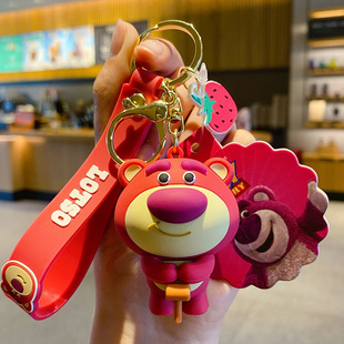 正版迪士尼草莓熊汽车(熊汽车，)钥匙扣女精致米奇公仔书包挂件钥匙链饰品男