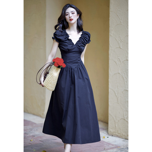 赫本风复古v领小黑裙，泡泡袖法式连衣裙，女夏梨形身材茶歇长裙黑色