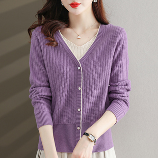 紫色羊毛衫女v领假两件上衣，2024年春秋长袖针织短款打底毛衣