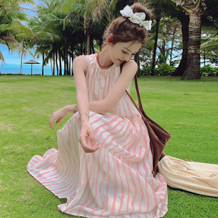 粉色条纹无袖连衣裙女2024夏季宽松甜美背心裙，海边度假长裙子