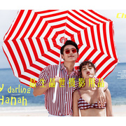 海景拍摄创意主题道具，红白条纹伞外景，沙滩伞婚纱影楼道具