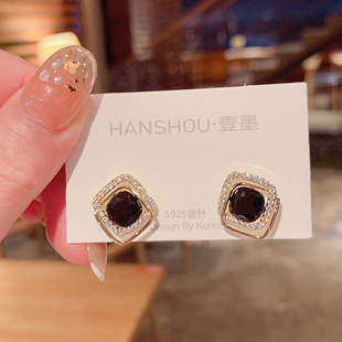 韩国设计感精致简约小巧水晶，耳钉女气质，百搭个性耳环s925银针耳饰