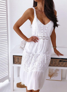 甜美夏季v领白色，镂空钩花蕾丝拼接无袖吊带，连衣裙沙滩裙dress