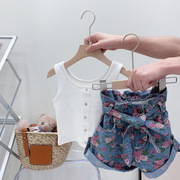 儿童白色无袖背心+牛仔花苞裤套装夏季韩版女童T恤碎花短裤两件套