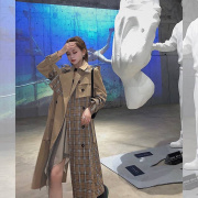 格子风衣女中长款2020秋装气质流行英伦风大衣外套潮。