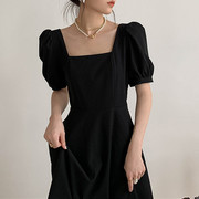黑色连衣裙女2024夏季法式复古气质，方领收腰长款赫本风小黑裙
