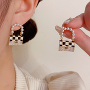 韩式气质优雅独特黑白棋盘格包包耳钉轻奢时尚小众设计感耳环