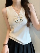 新中式v领背心女夏外穿薄款修身显瘦设计感白色无袖国风刺绣上衣